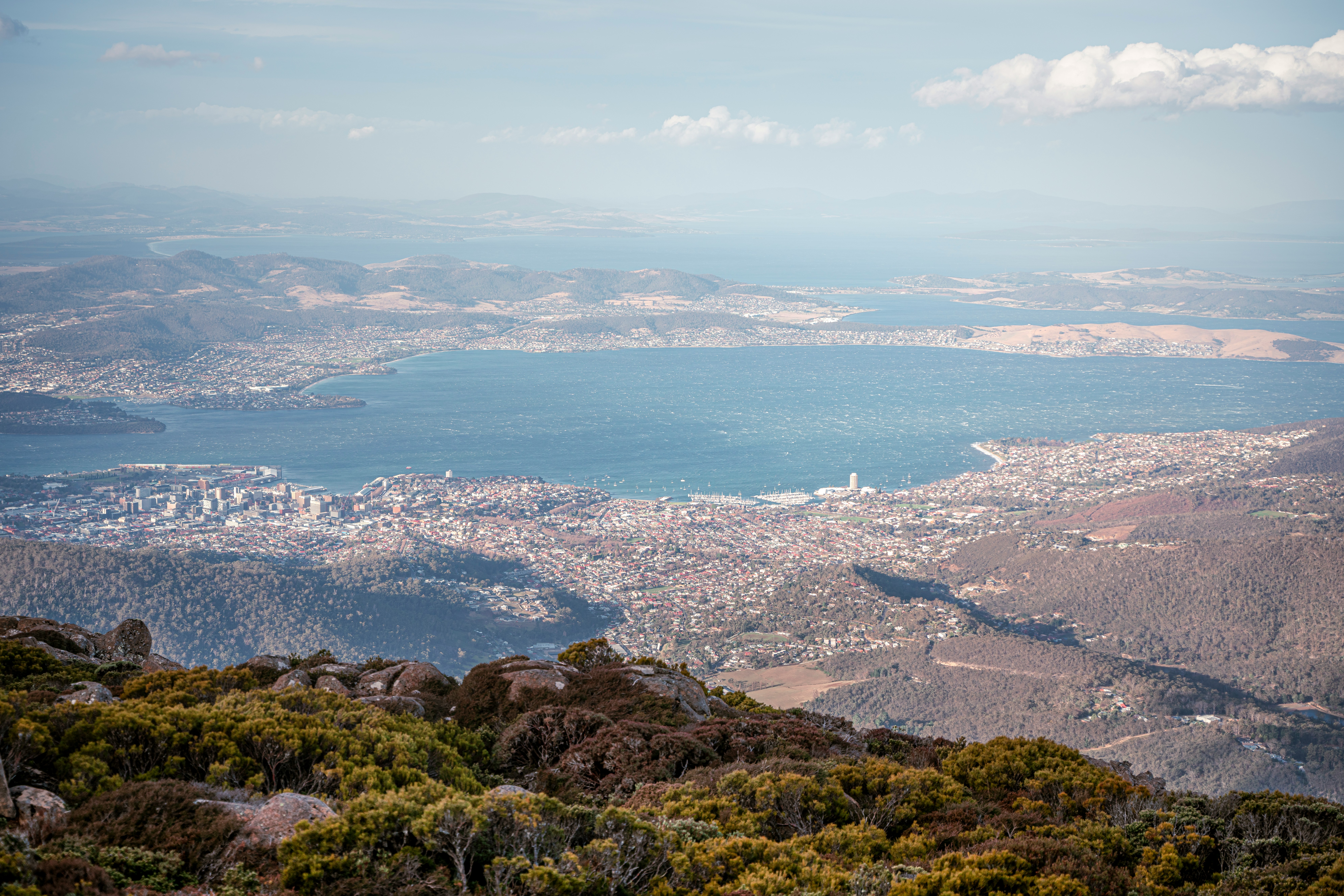 Vue sur les quais historiques de Hobart avec le mont Wellington en arrière-plan